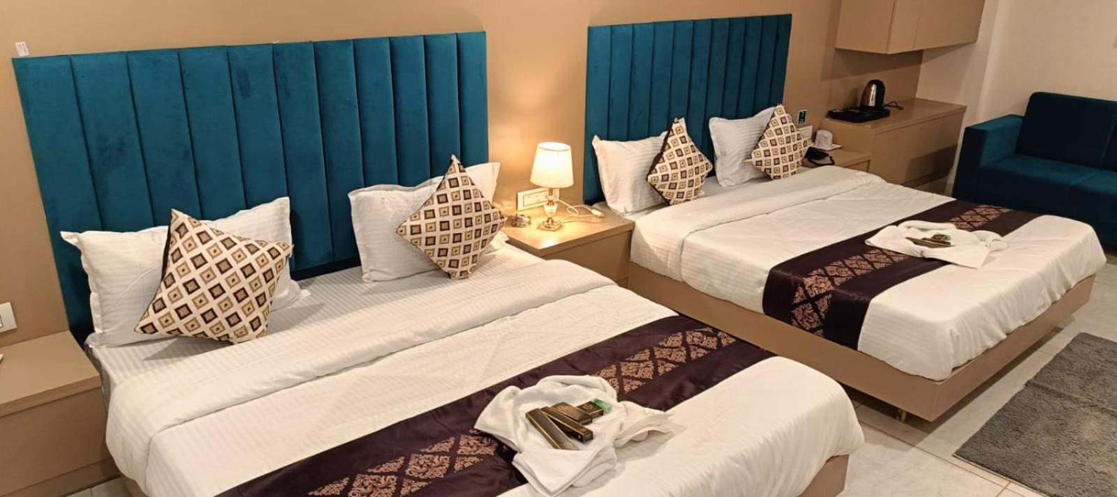 Hotel Royal Square Gandhinagar Exterior photo
