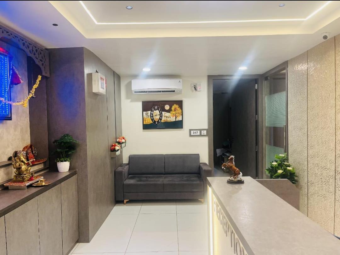 Hotel Royal Square Gandhinagar Exterior photo
