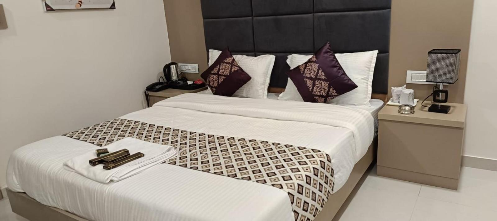 Hotel Royal Square Gandhinagar Exterior photo