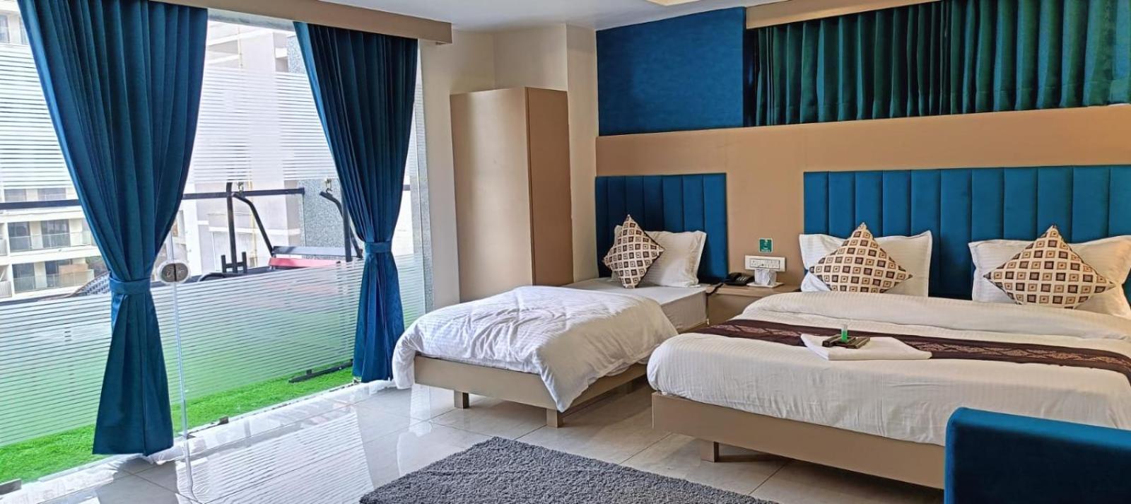 Hotel Royal Square Gandhinagar Exterior photo