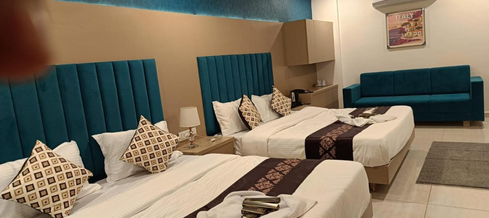 Hotel Royal Square Gandhinagar Exterior photo